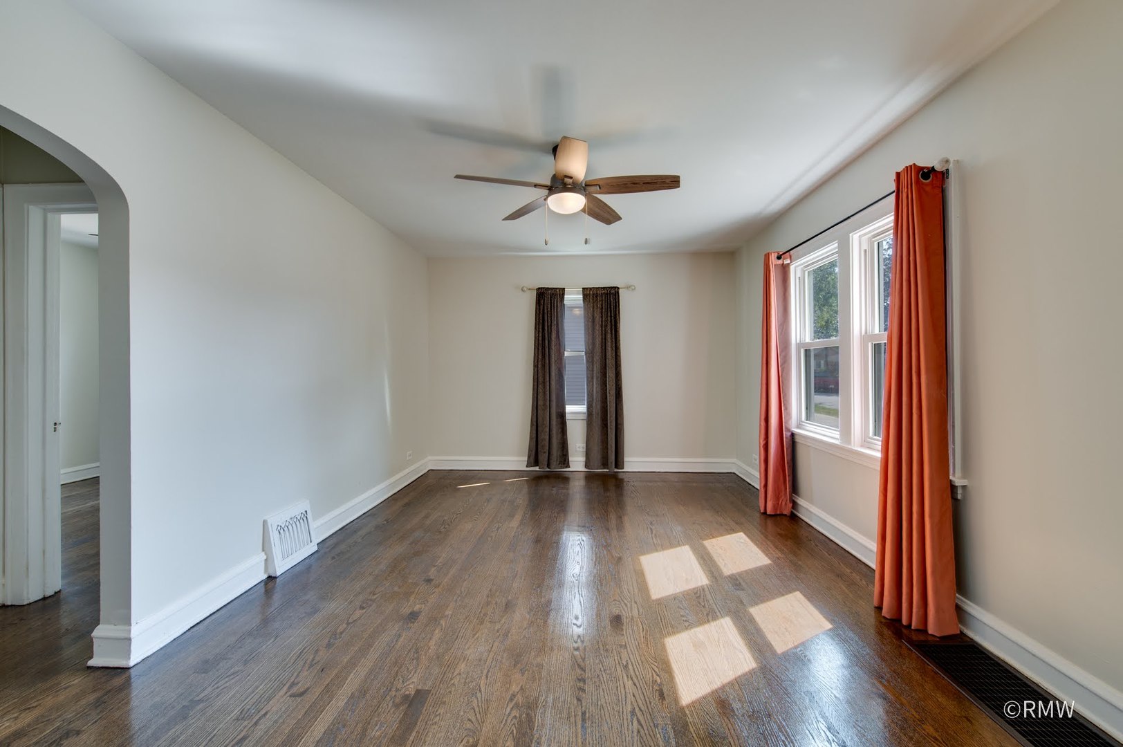 215 E Pine Avenue, Bensenville, IL 60106