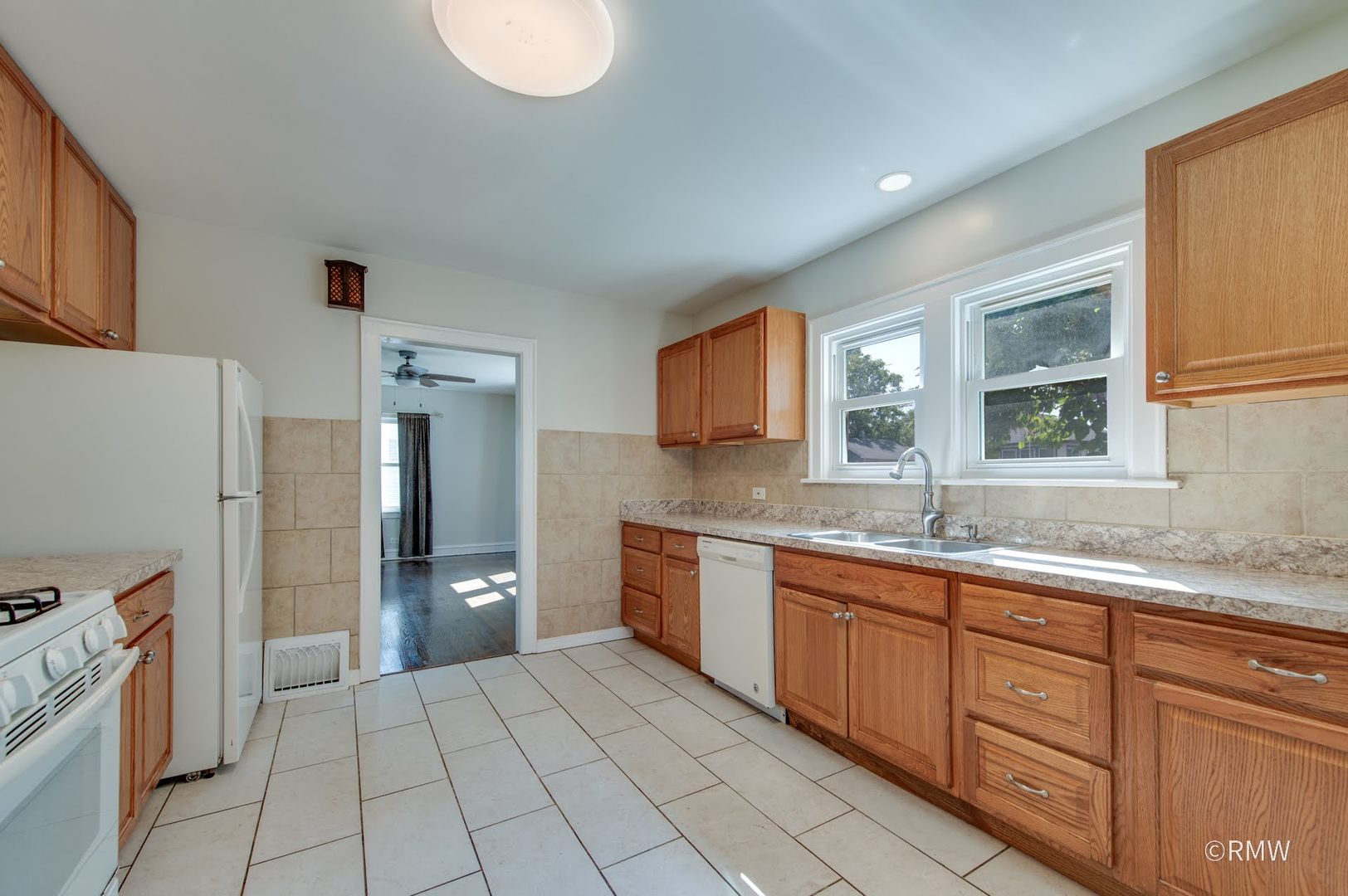 215 E Pine Avenue, Bensenville, IL 60106