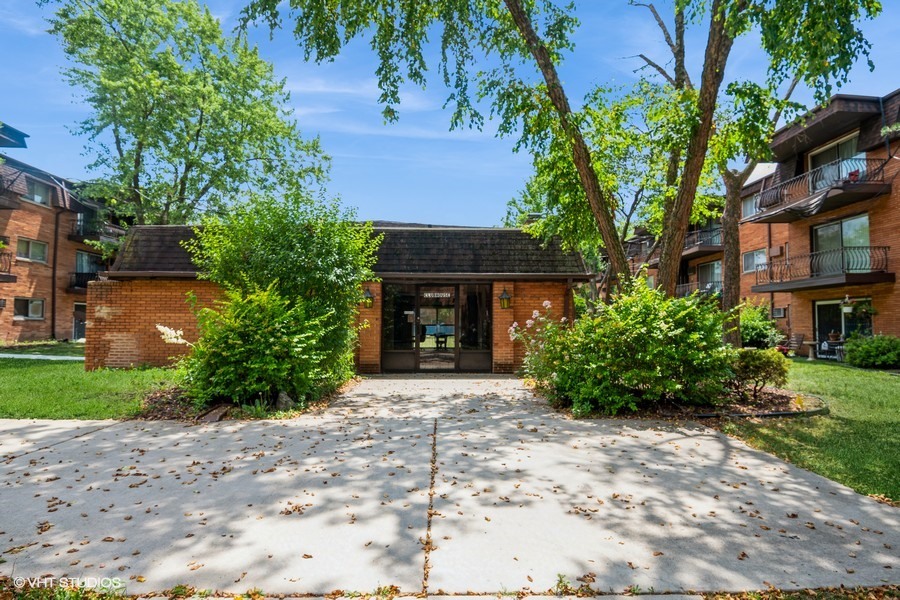 2340 186th Street #28, Lansing, IL 60438