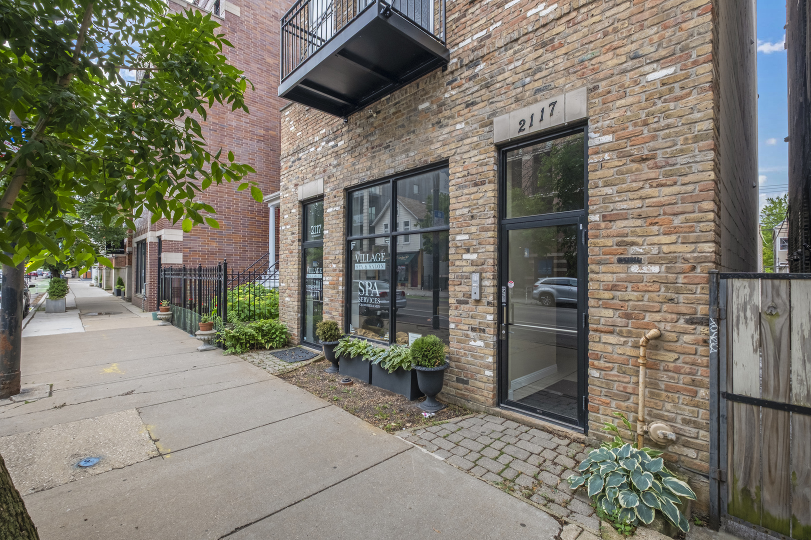 2117 W Belmont Avenue, Chicago, IL 60618