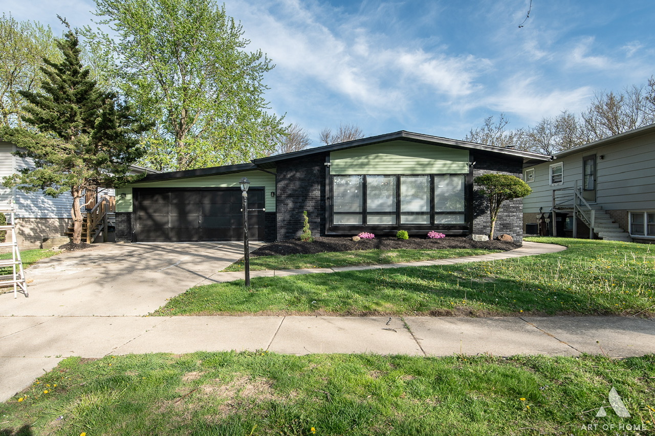 251 N Pleasant Drive, Glenwood, IL 60425