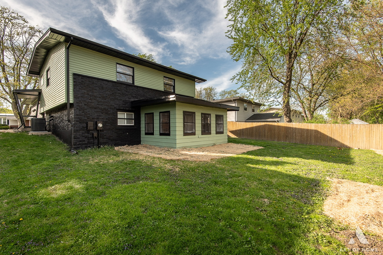 251 N Pleasant Drive, Glenwood, IL 60425