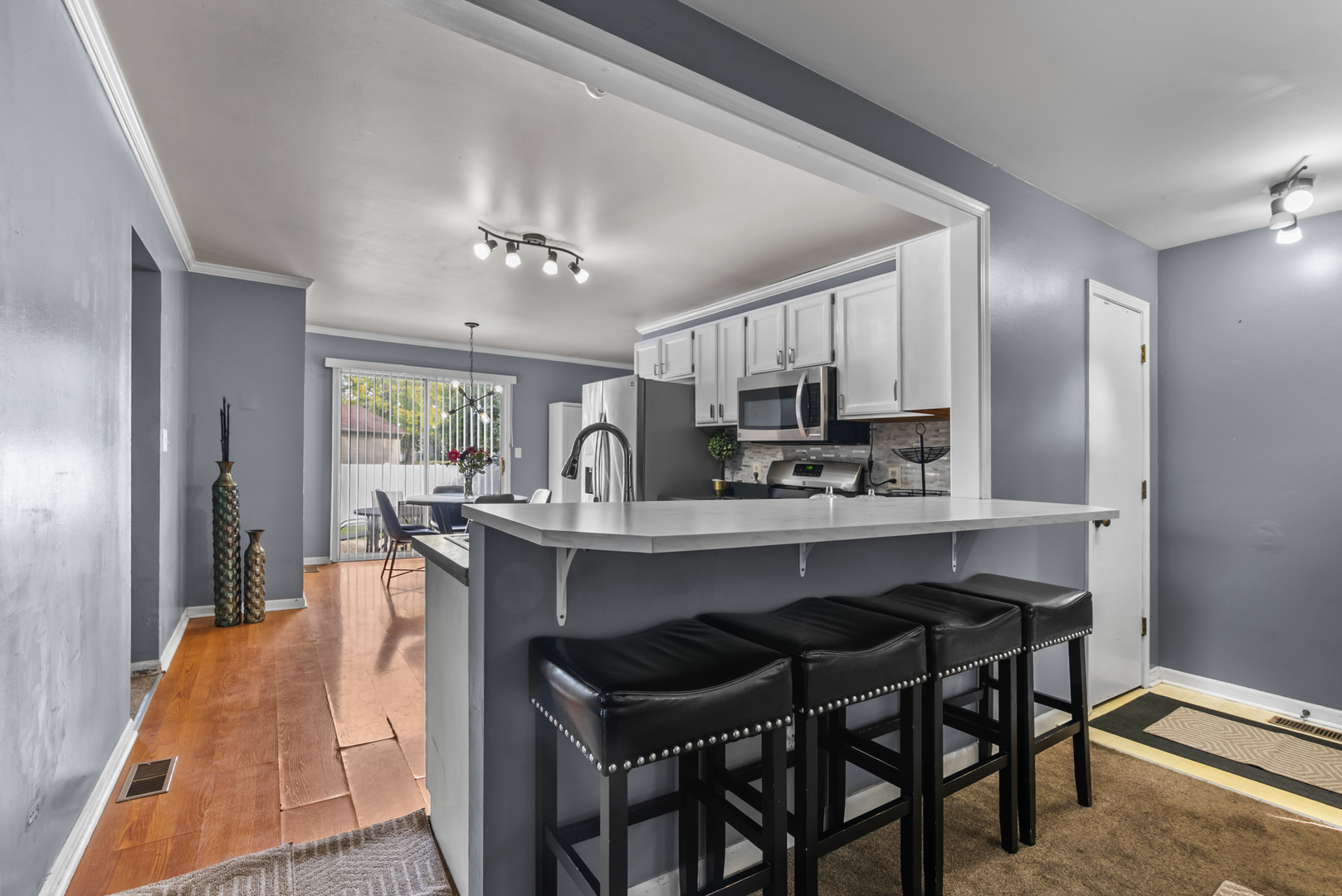 503 Redwood Court, North Aurora, IL 60542