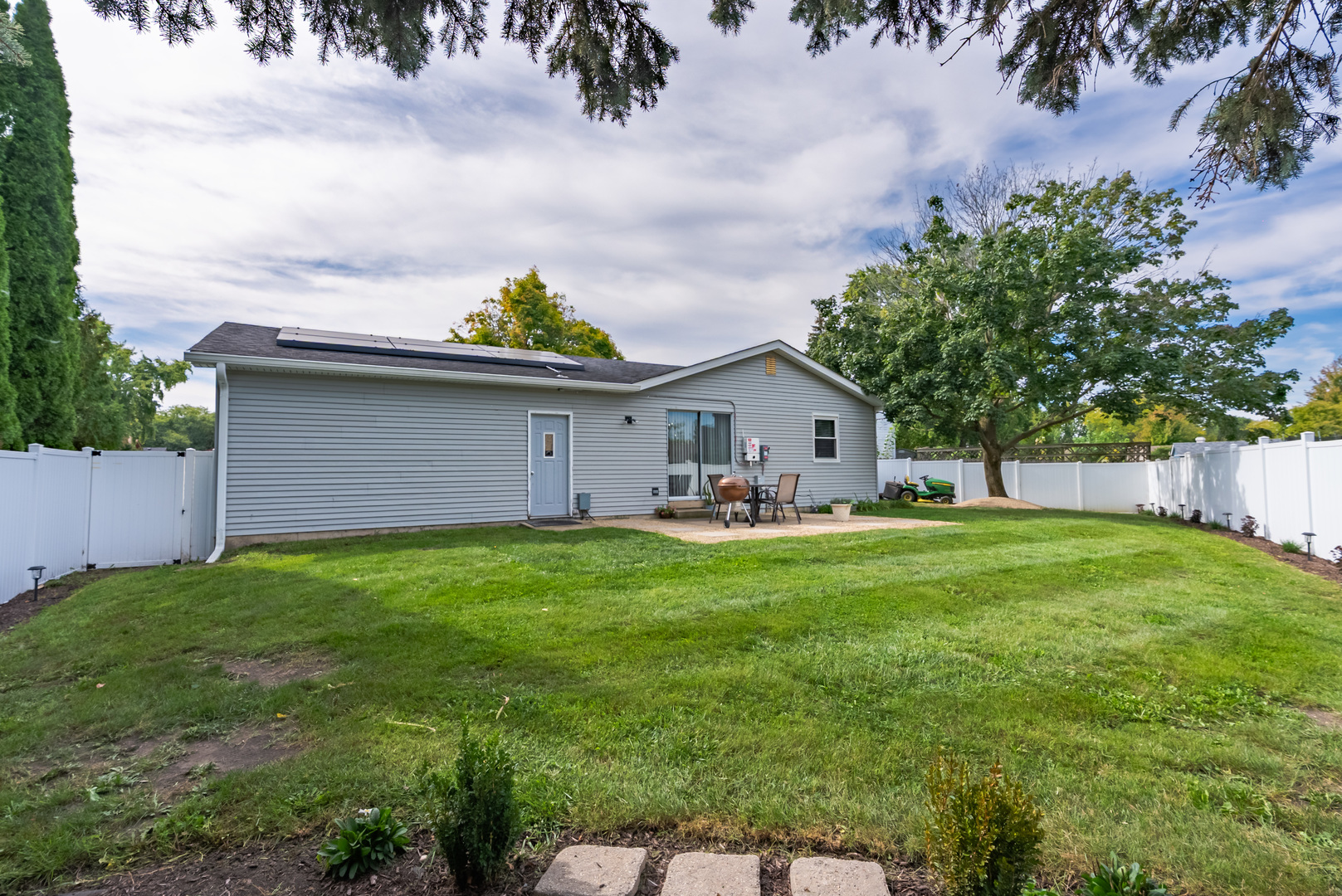 503 Redwood Court, North Aurora, IL 60542