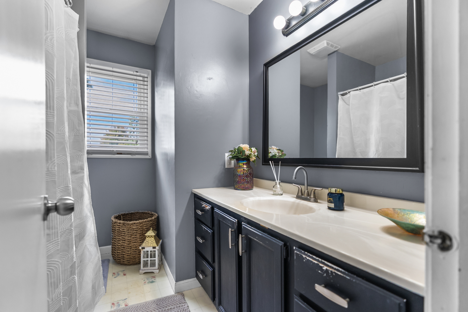 503 Redwood Court, North Aurora, IL 60542