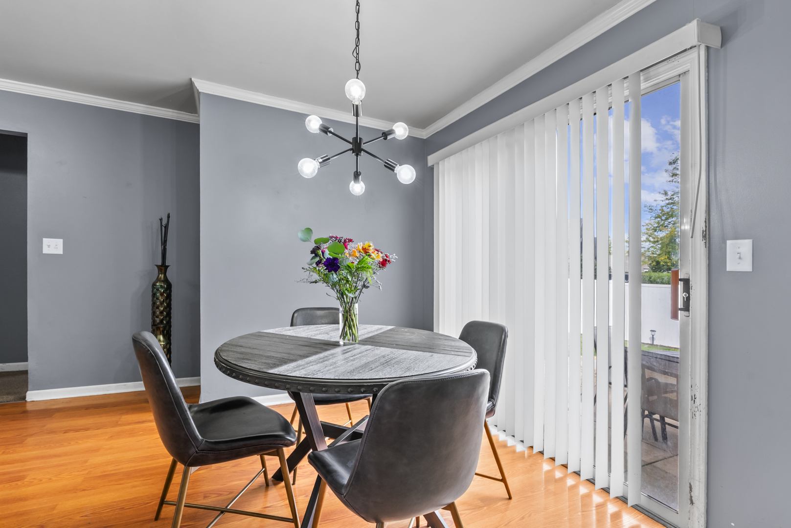 503 Redwood Court, North Aurora, IL 60542