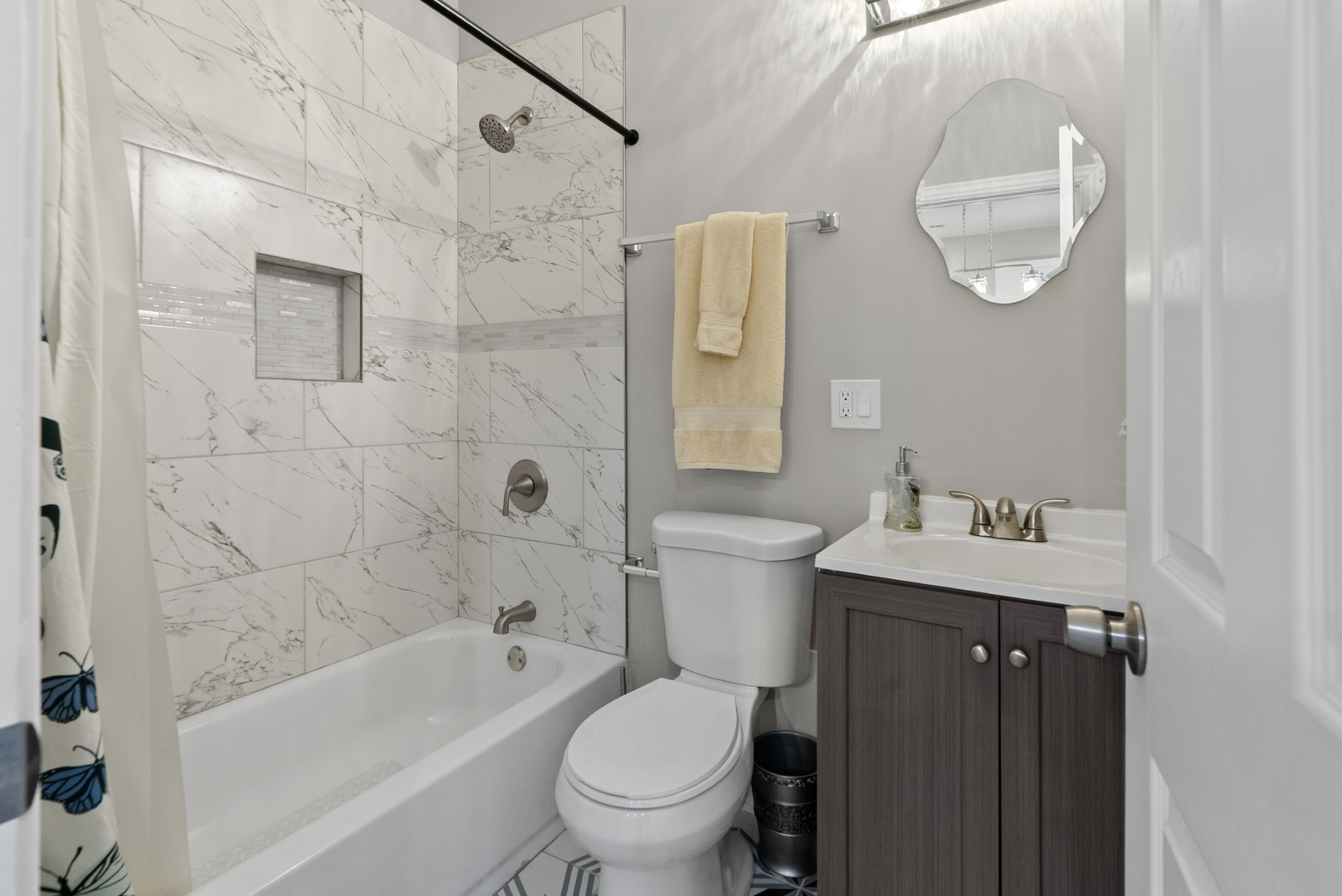 3721 W Ferdinand Street, Chicago, IL 60624
