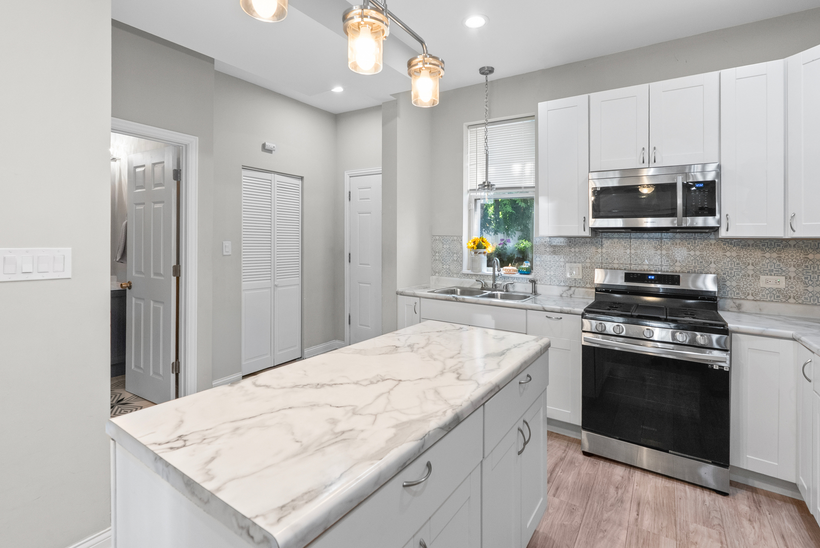 3721 W Ferdinand Street, Chicago, IL 60624
