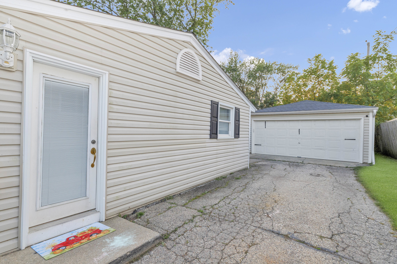 512 Tyler Drive, Carpentersville, IL 60110