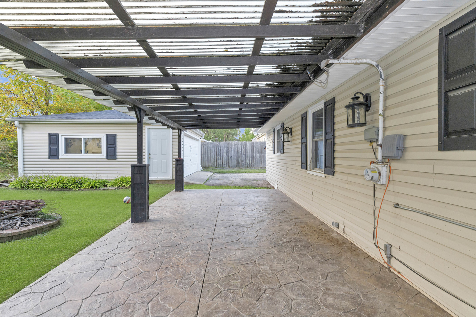 512 Tyler Drive, Carpentersville, IL 60110
