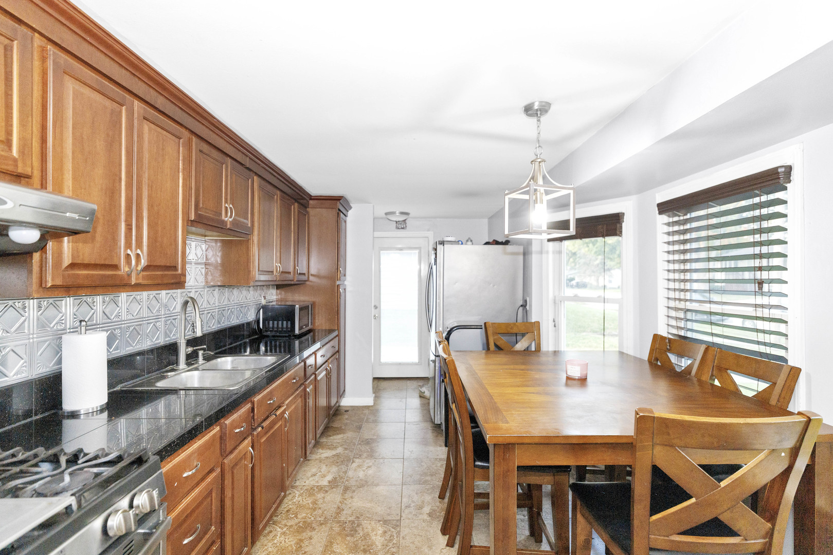 512 Tyler Drive, Carpentersville, IL 60110