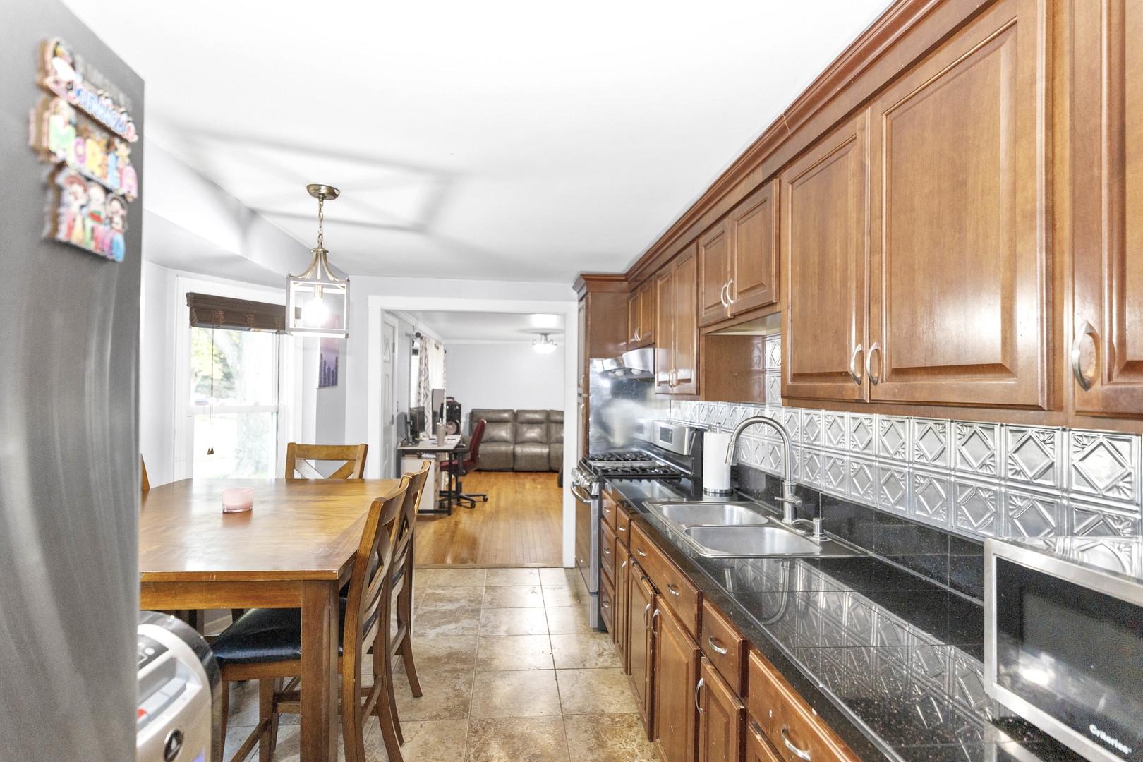 512 Tyler Drive, Carpentersville, IL 60110