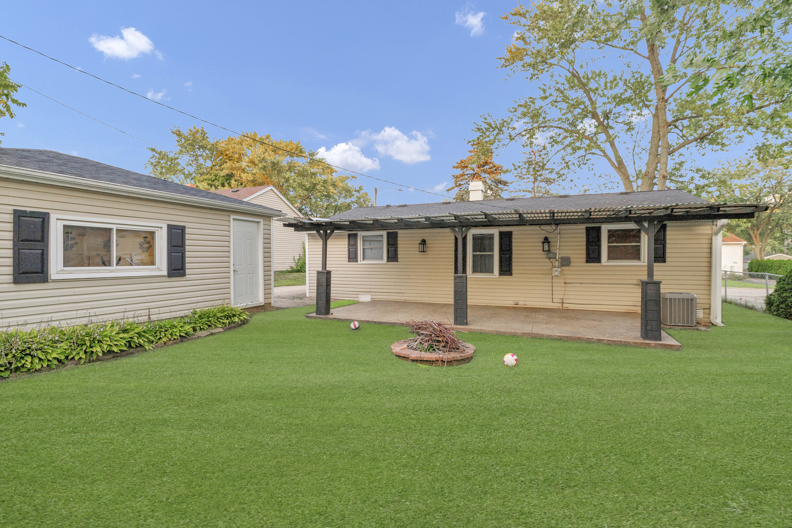 512 Tyler Drive, Carpentersville, IL 60110