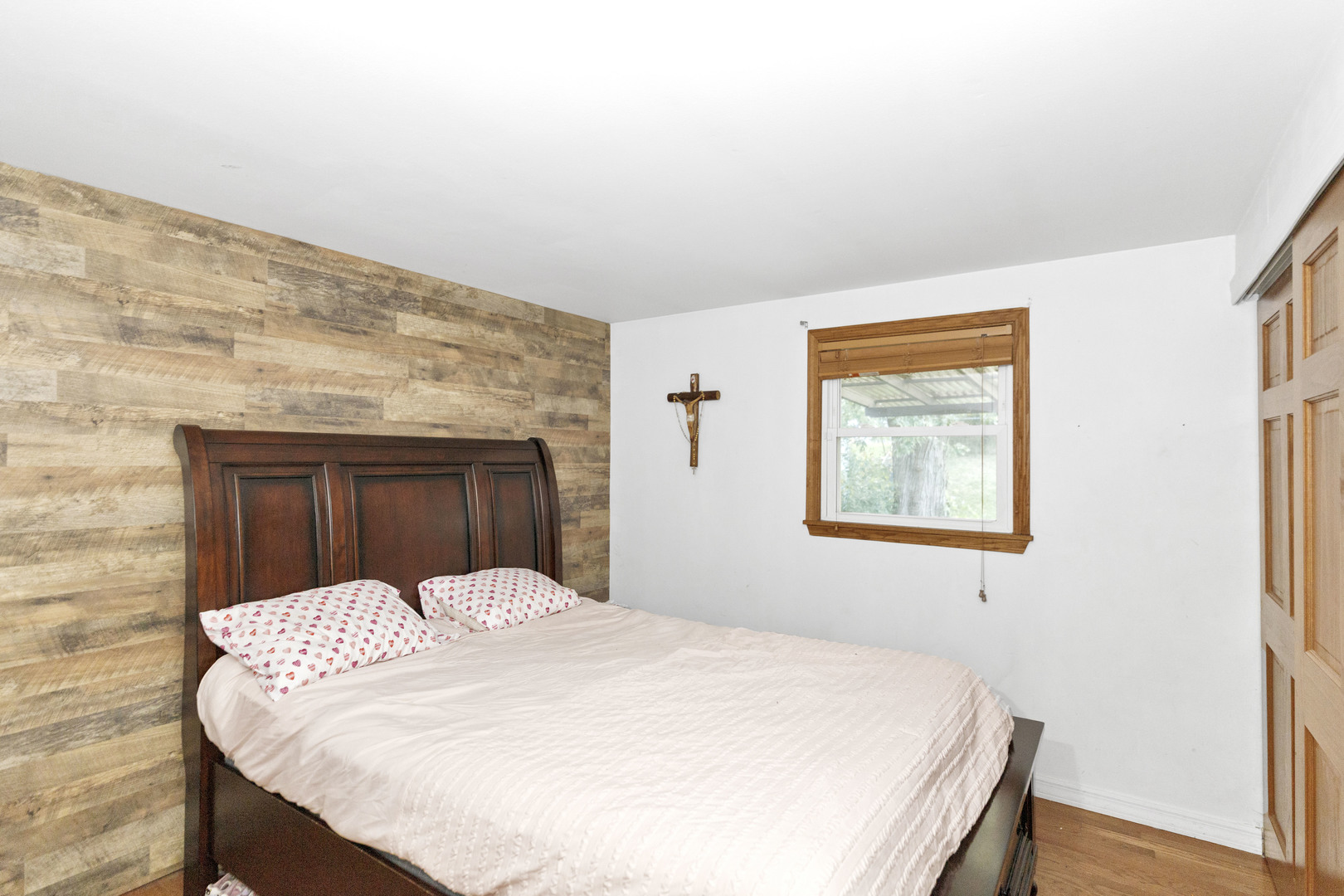 512 Tyler Drive, Carpentersville, IL 60110