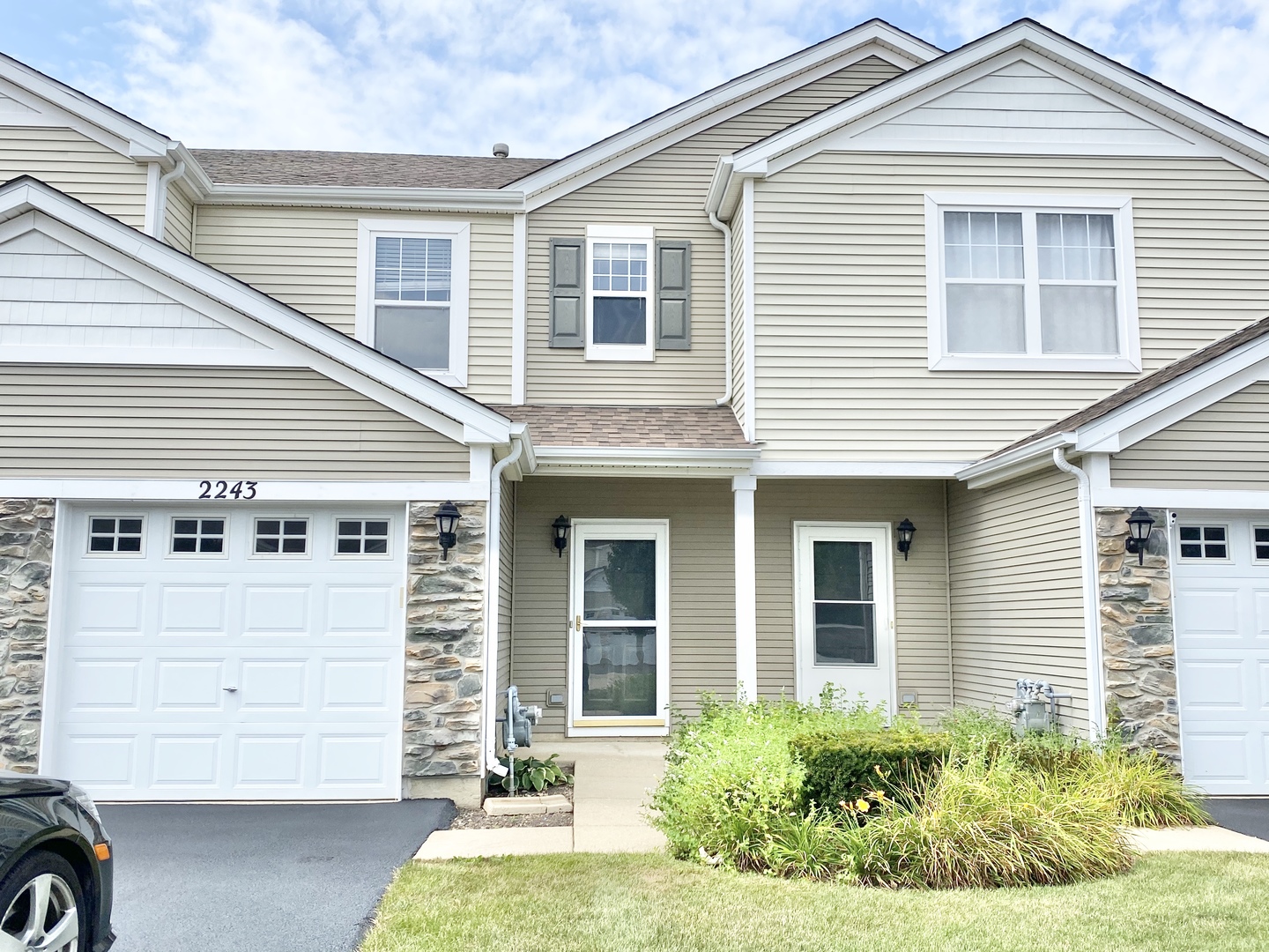 2243 Flagstone Lane, Carpentersville, IL 60110
