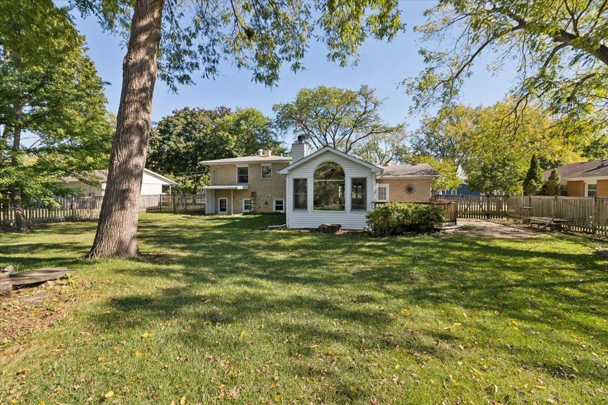 696 N Stephen Drive, Palatine, IL 60067