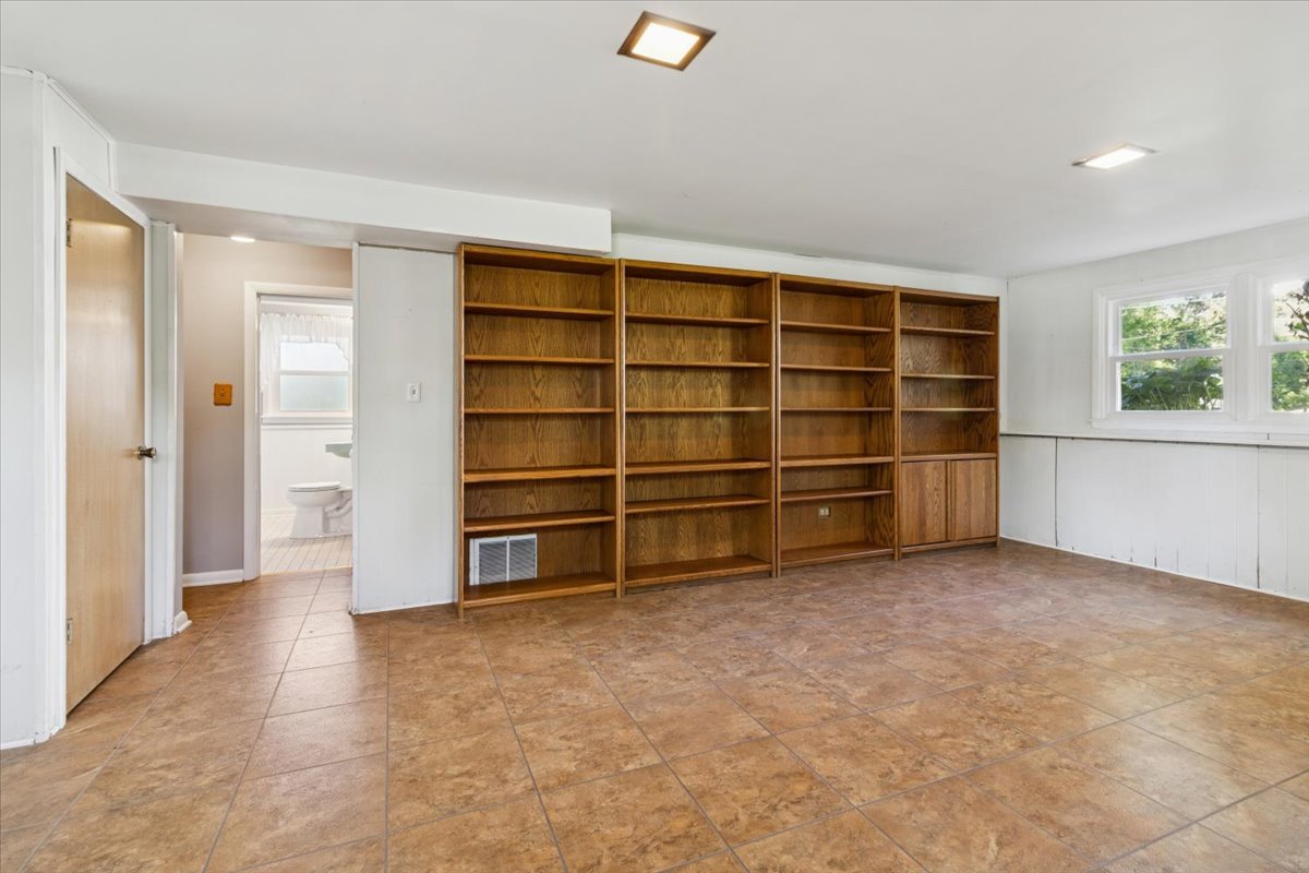696 N Stephen Drive, Palatine, IL 60067