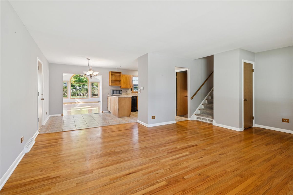 696 N Stephen Drive, Palatine, IL 60067