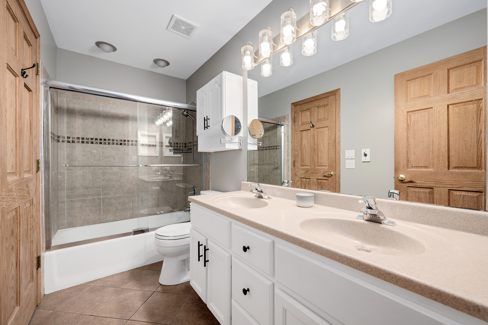 263 Deming Place, Westmont, IL 60559