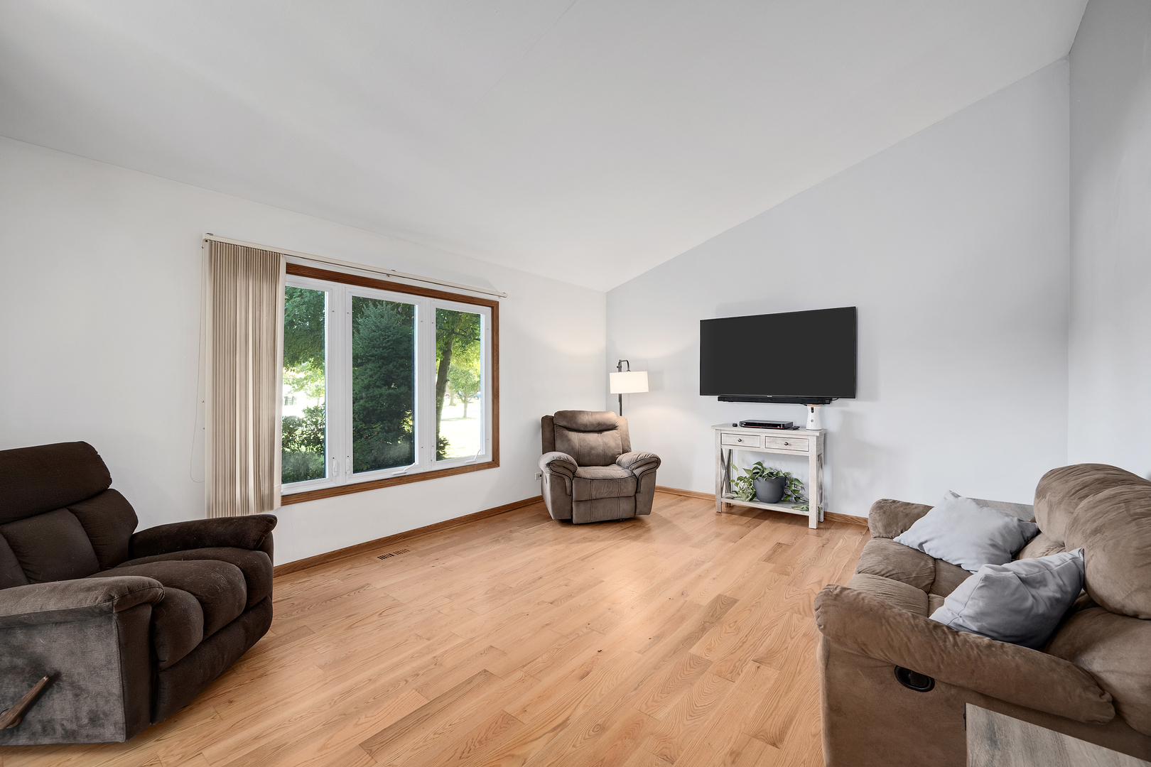 263 Deming Place, Westmont, IL 60559