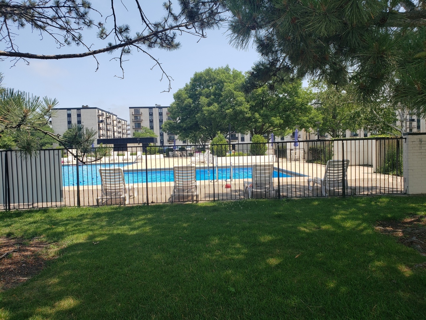 9701 N Dee Road #6H, Niles, IL 60714