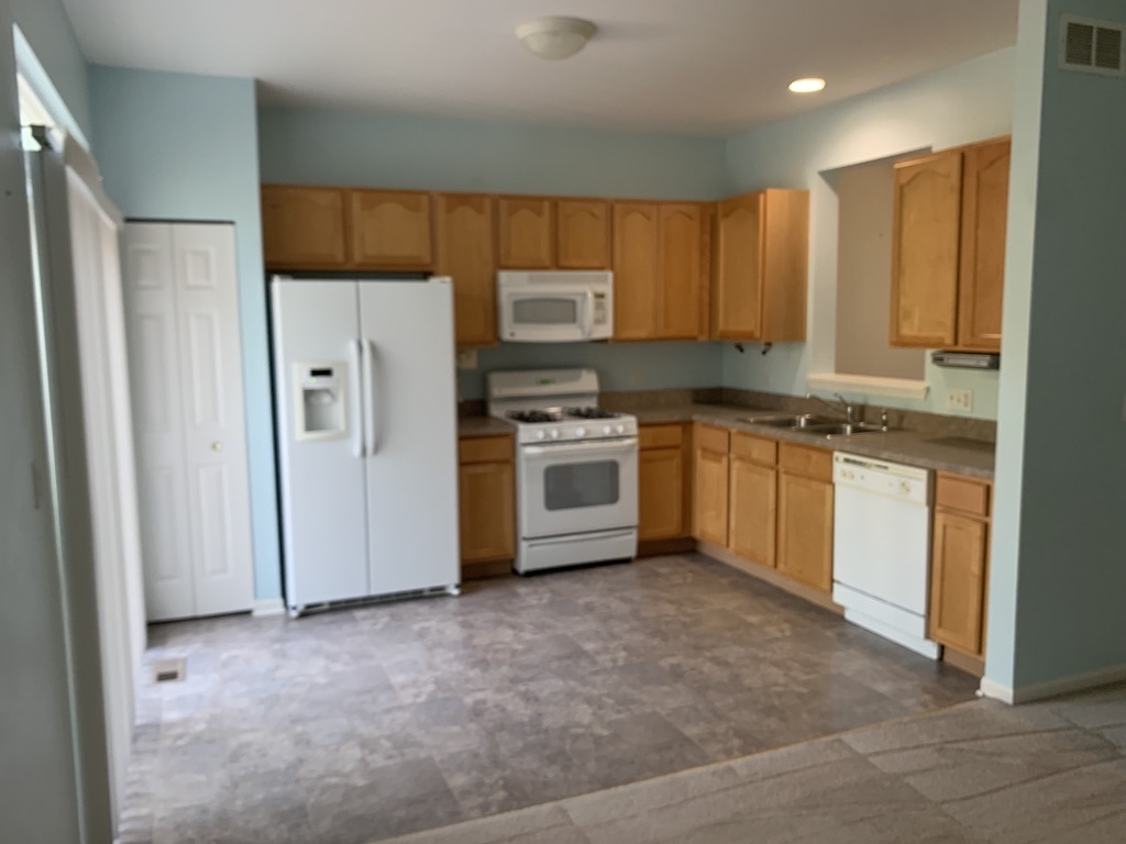 929 Summit Creek Drive #929, Shorewood, IL 60404