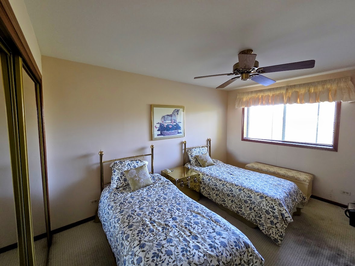 1S150 Spring Road #5B, Oakbrook Terrace, IL 60181