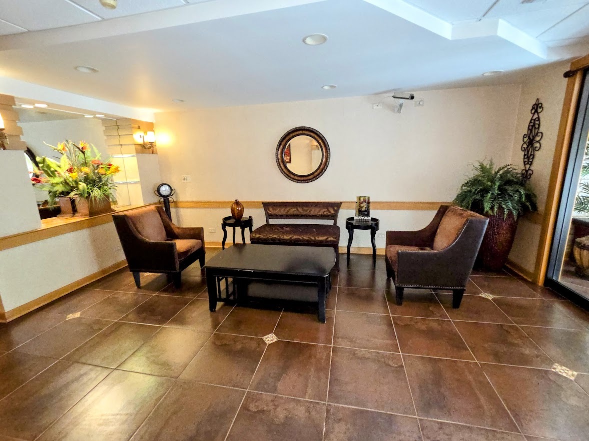 1S150 Spring Road #5B, Oakbrook Terrace, IL 60181