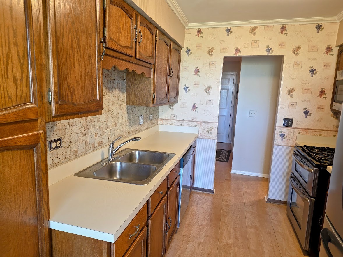 1S150 Spring Road #5B, Oakbrook Terrace, IL 60181