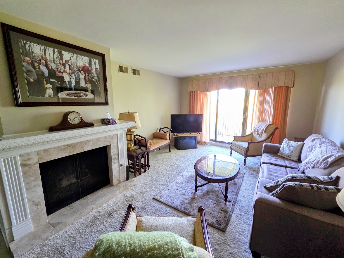 1S150 Spring Road #5B, Oakbrook Terrace, IL 60181