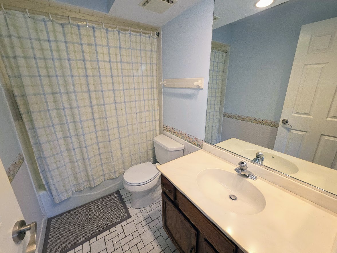 1S150 Spring Road #5B, Oakbrook Terrace, IL 60181