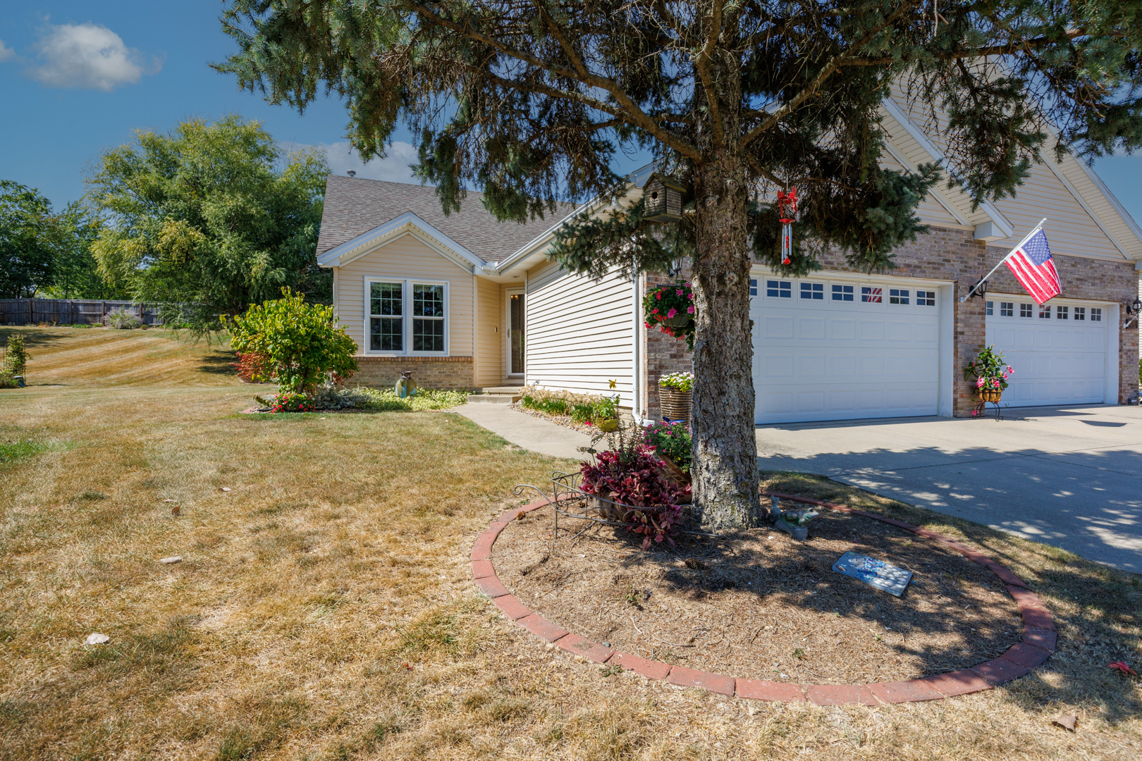 109 Meadow Ridge Drive #B, Bloomington, IL 61704