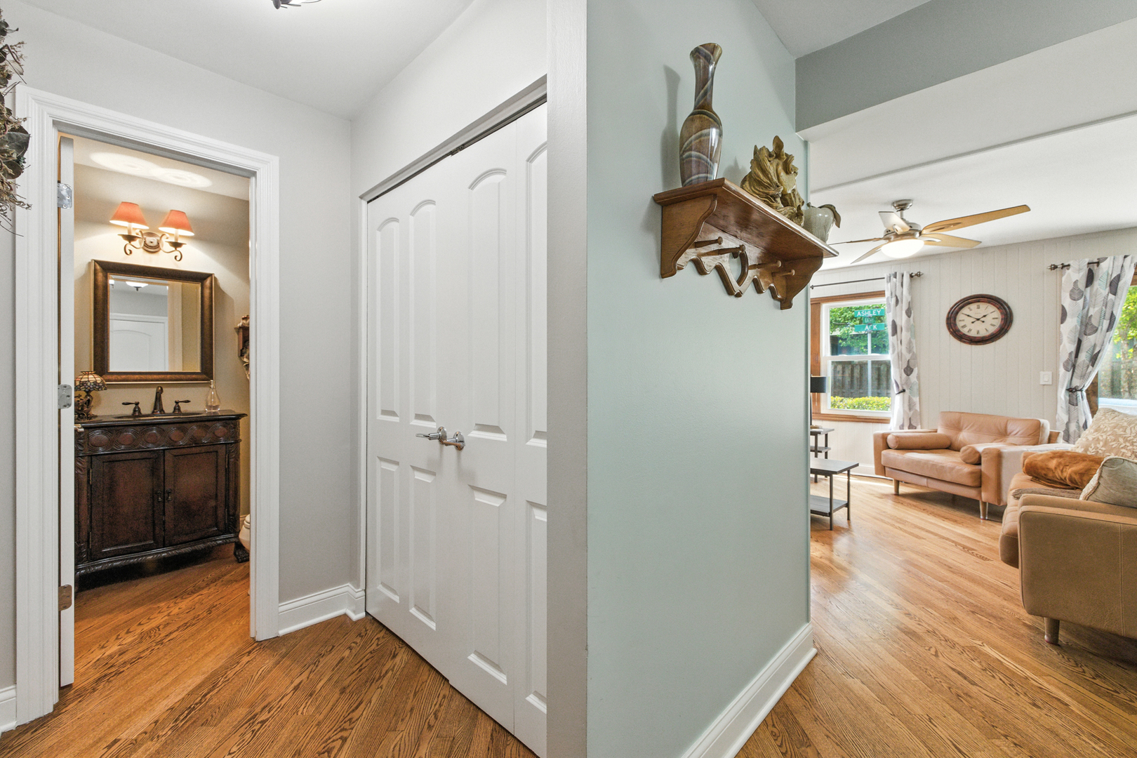 1022 Tennessee Lane, Elk Grove Village, IL 60007