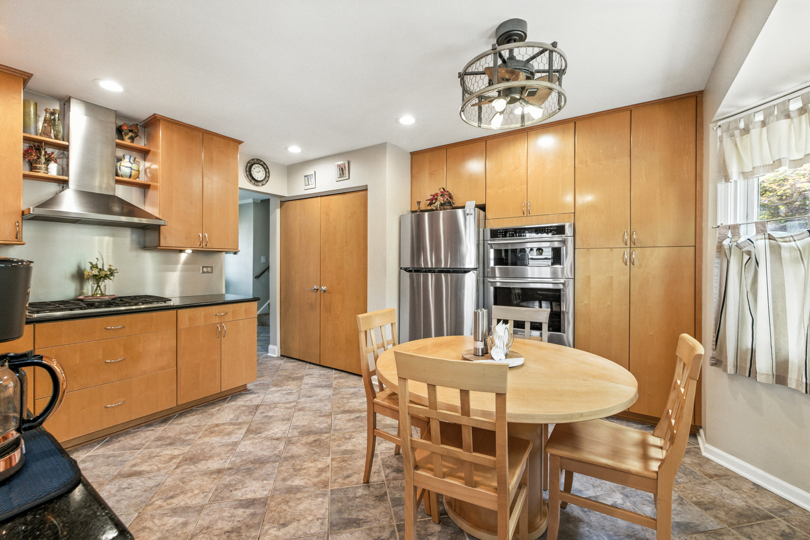 1022 Tennessee Lane, Elk Grove Village, IL 60007