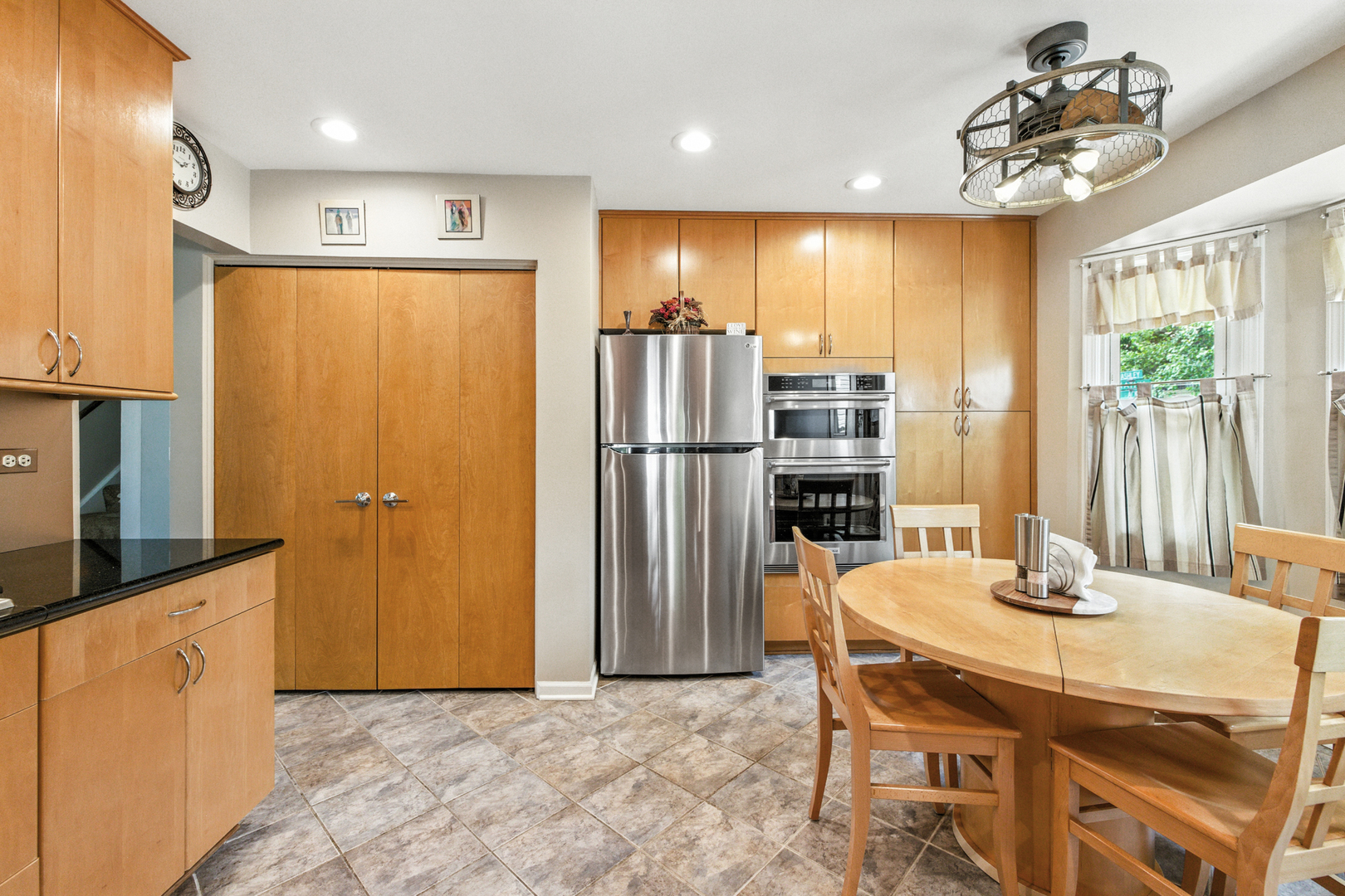 1022 Tennessee Lane, Elk Grove Village, IL 60007