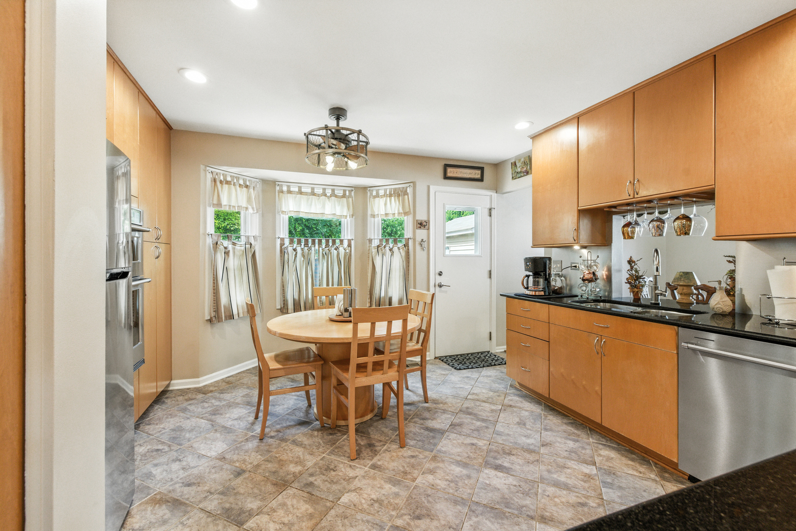 1022 Tennessee Lane, Elk Grove Village, IL 60007