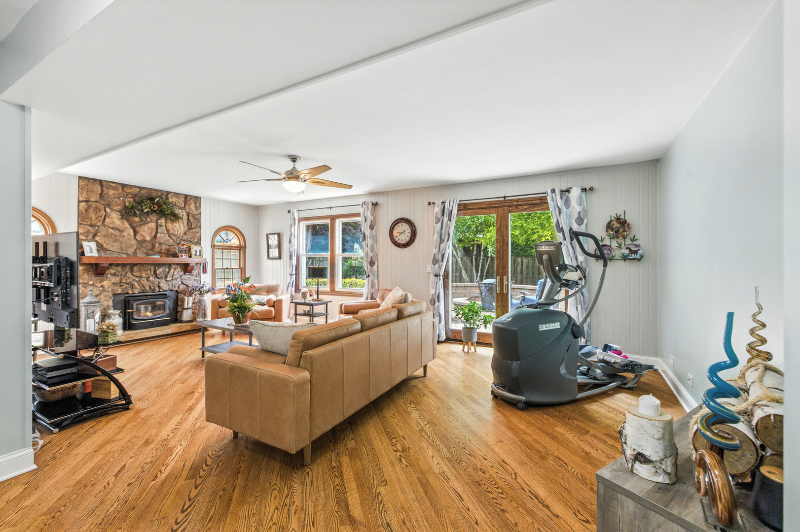 1022 Tennessee Lane, Elk Grove Village, IL 60007