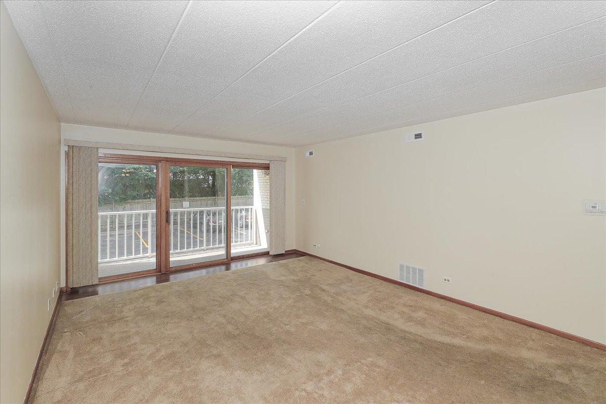 440 E Montrose Avenue #106, Wood Dale, IL 60191