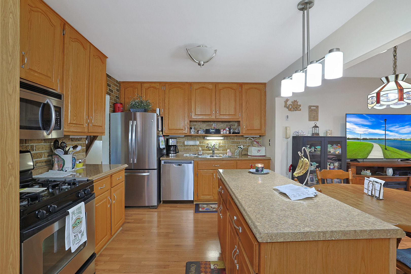 6857 Hawthorne Lane, Hanover Park, IL 60133