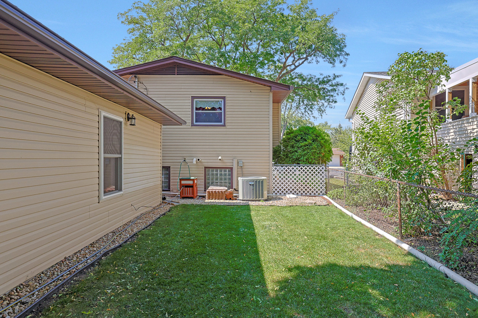 6857 Hawthorne Lane, Hanover Park, IL 60133