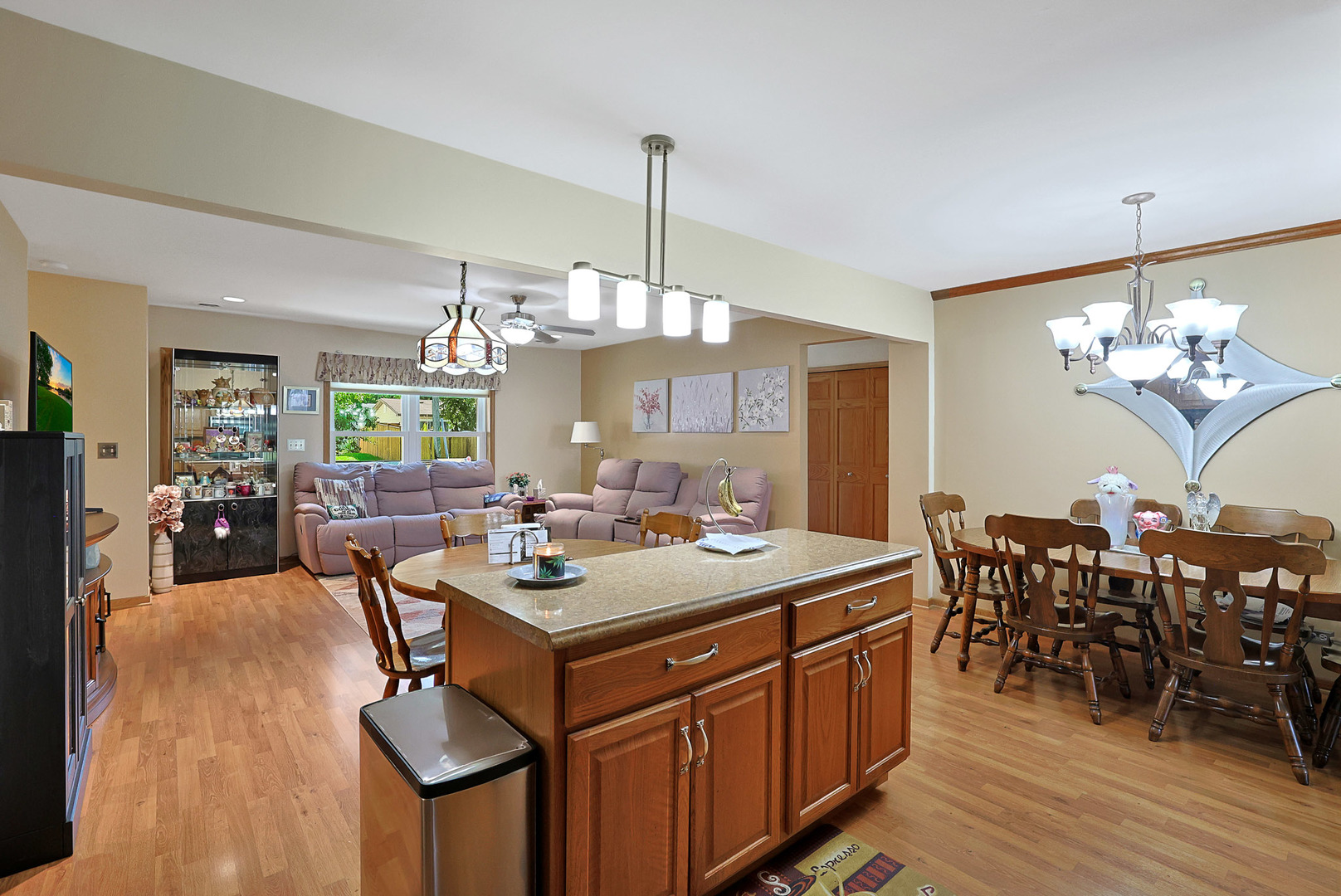 6857 Hawthorne Lane, Hanover Park, IL 60133