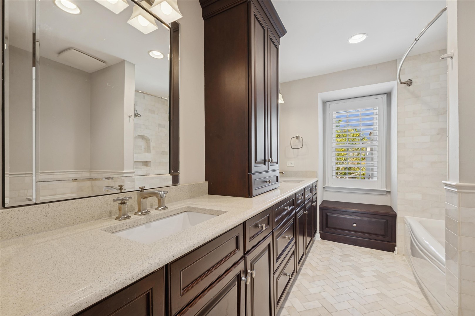 18 Shelburne Drive, Oak Brook, IL 60523