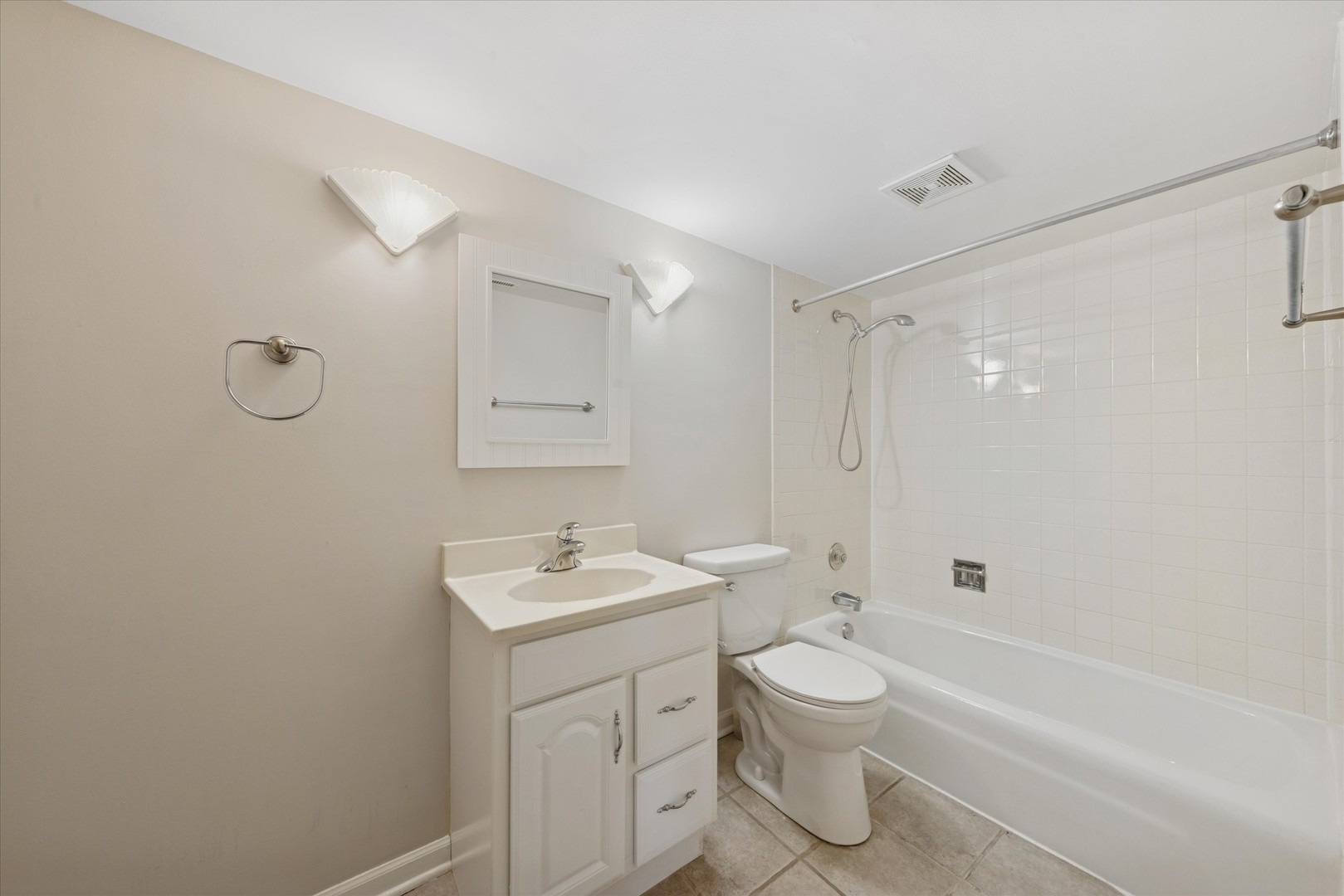 18 Shelburne Drive, Oak Brook, IL 60523