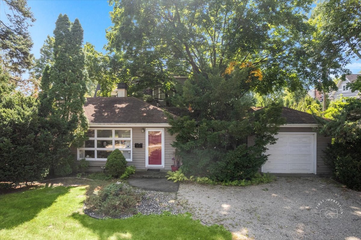 710 W Benton Avenue, Naperville, IL 60540