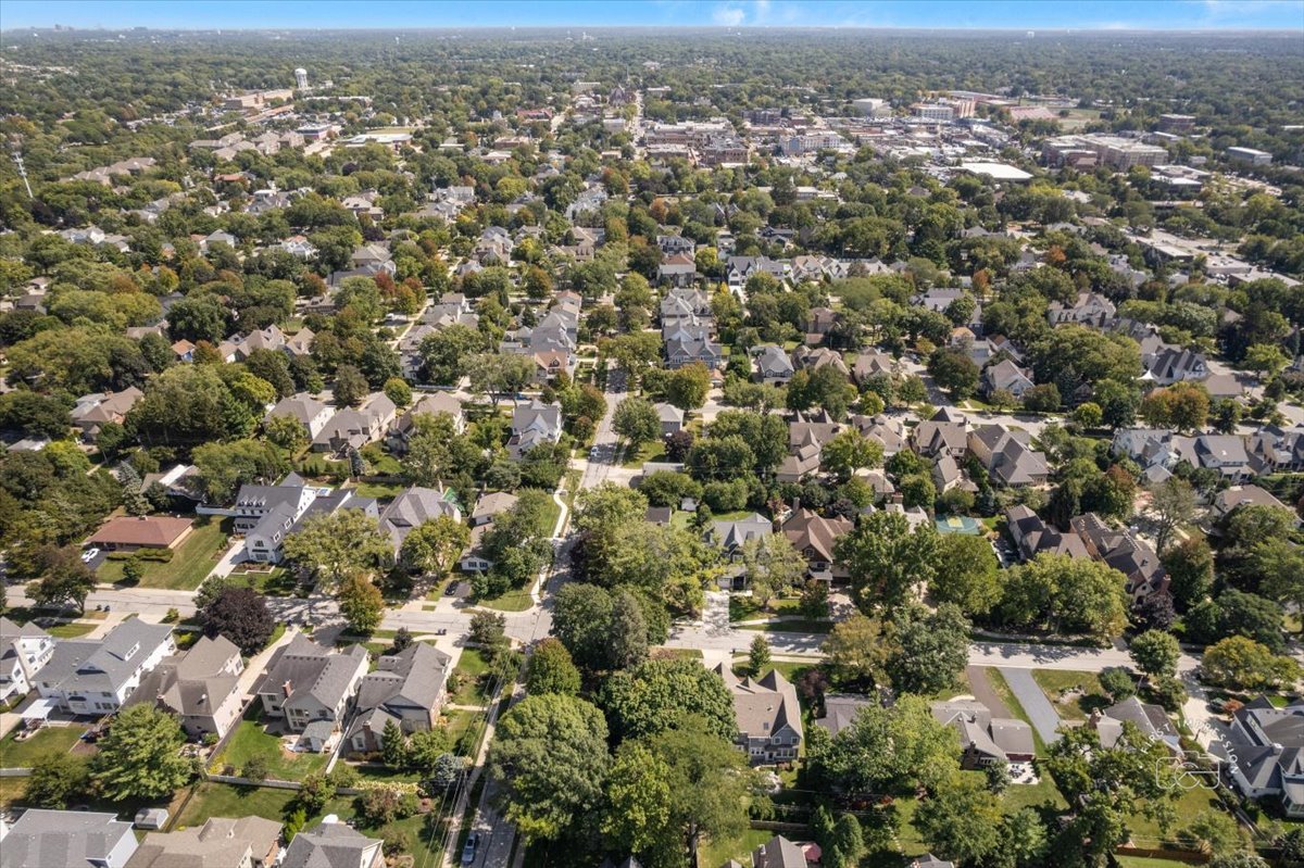 710 W Benton Avenue, Naperville, IL 60540