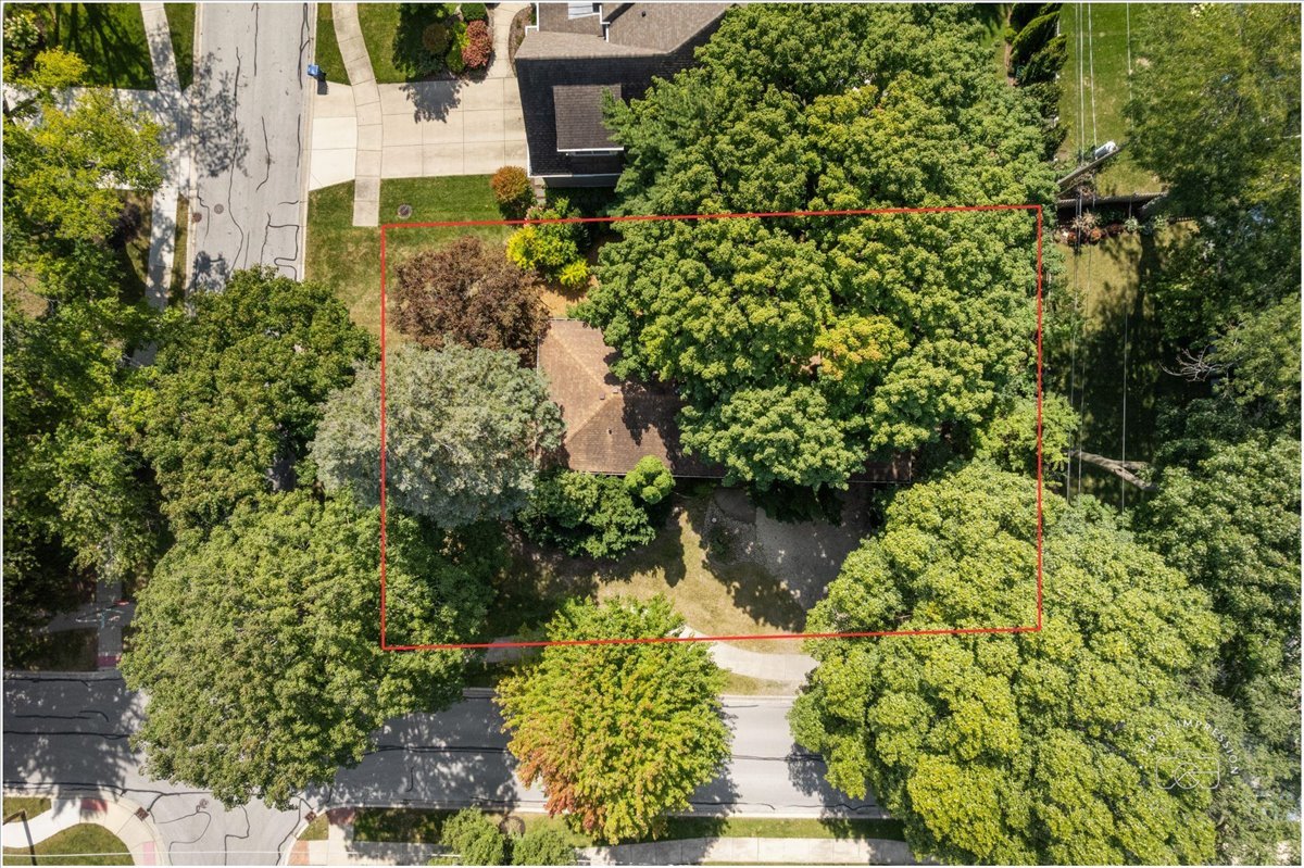 710 W Benton Avenue, Naperville, IL 60540