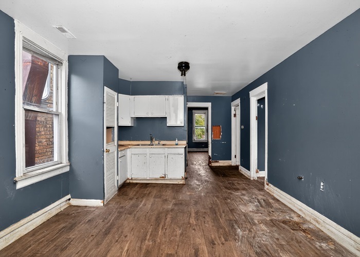 4355 W Thomas Street, Chicago, IL 60651