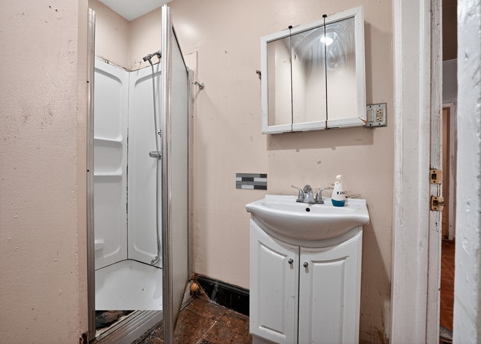 4355 W Thomas Street, Chicago, IL 60651