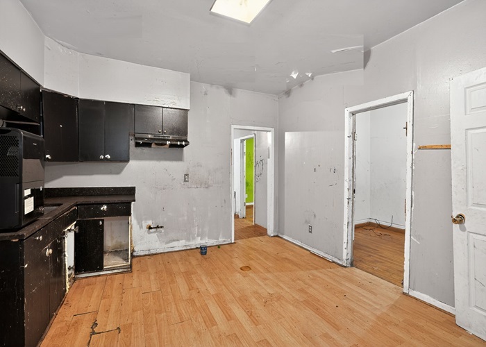 4355 W Thomas Street, Chicago, IL 60651