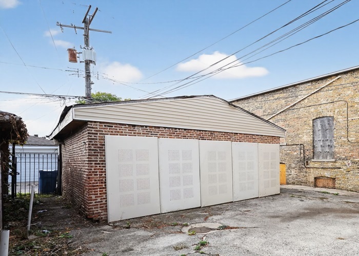 4355 W Thomas Street, Chicago, IL 60651
